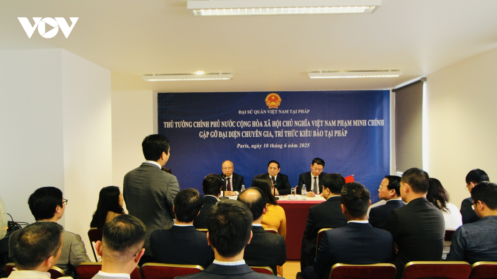 Thủ tướng gặp gỡ đại diện chuyên gia, tri thức, kiều bào tại Pháp