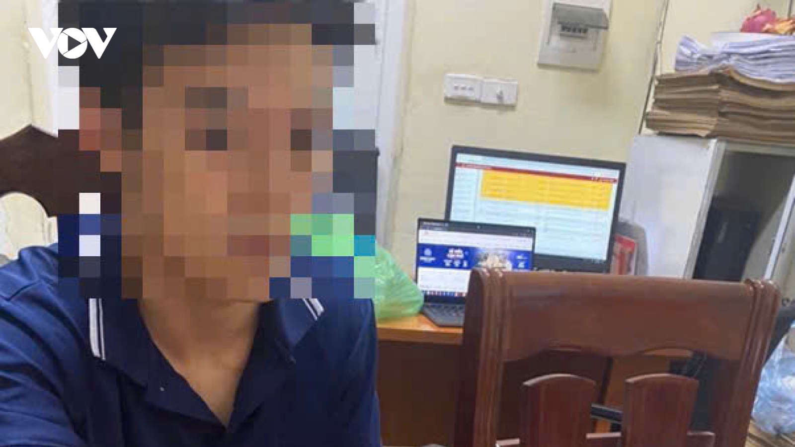 Bắt đối tượng vi phạm giao thông phát hiện ma túy trong túi quần