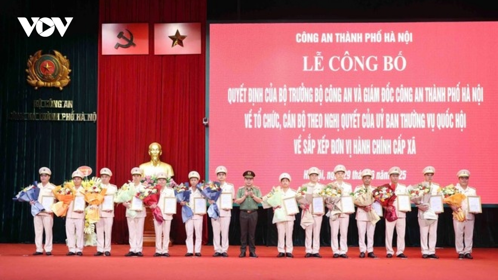 Công an TP Hà Nội chính thức ra mắt 126 công an phường, xã