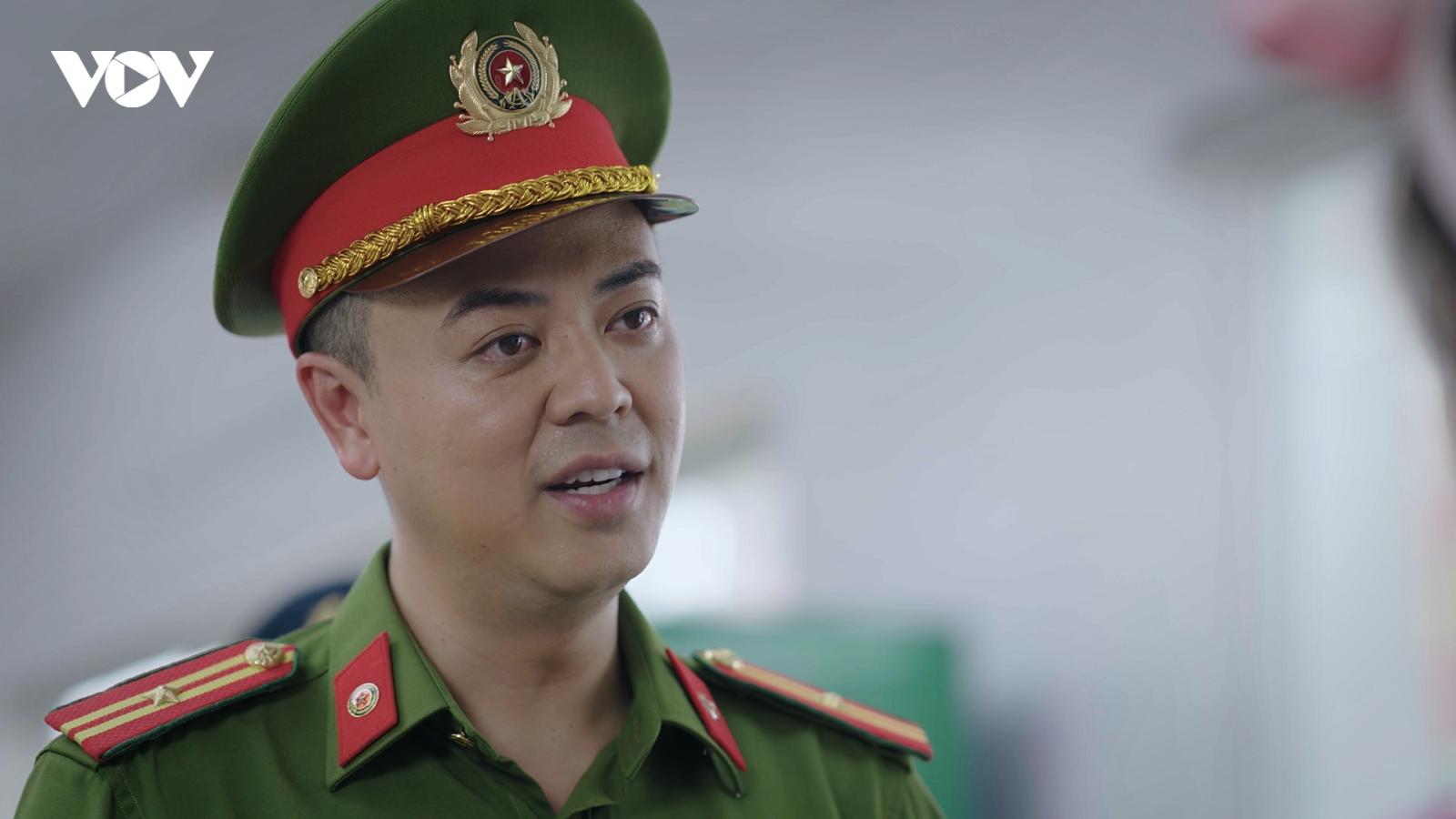 Tuấn Tú mất ăn, mất ngủ khi vào vai công an xã trong "Có anh, nơi ấy bình yên"