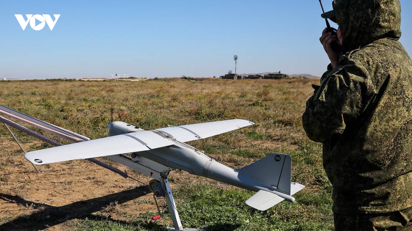 Ukraine tấn công căn cứ không quân Nga, Moscow tập kích bằng UAV xuyên đêm