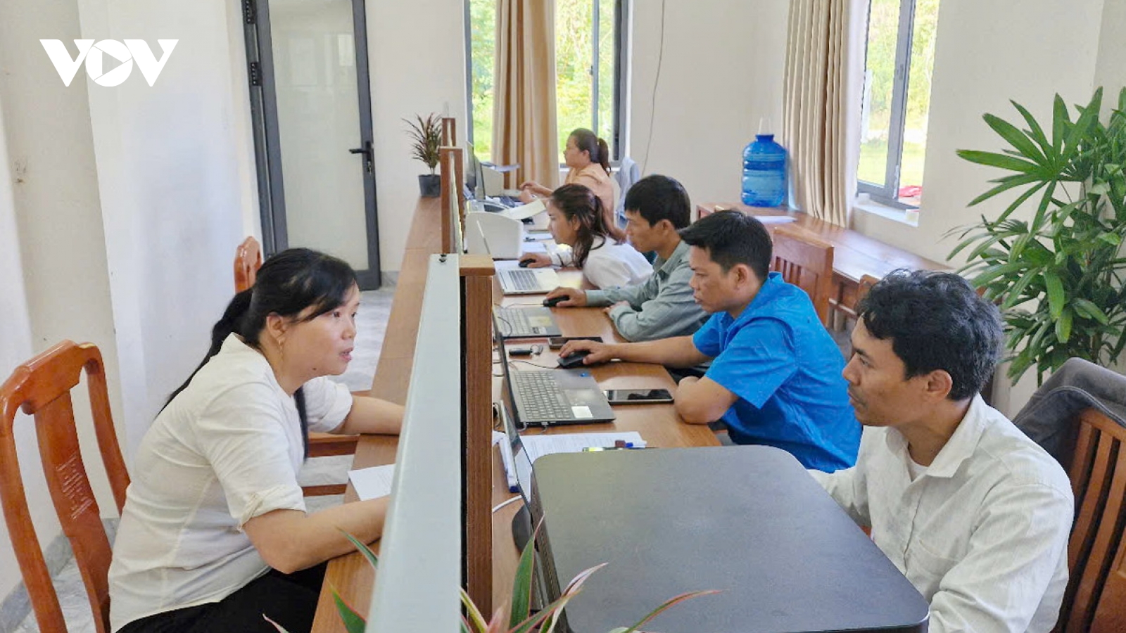 Cán bộ xã miền núi Sông Kôn nỗ lực vì một chính quyền gần dân