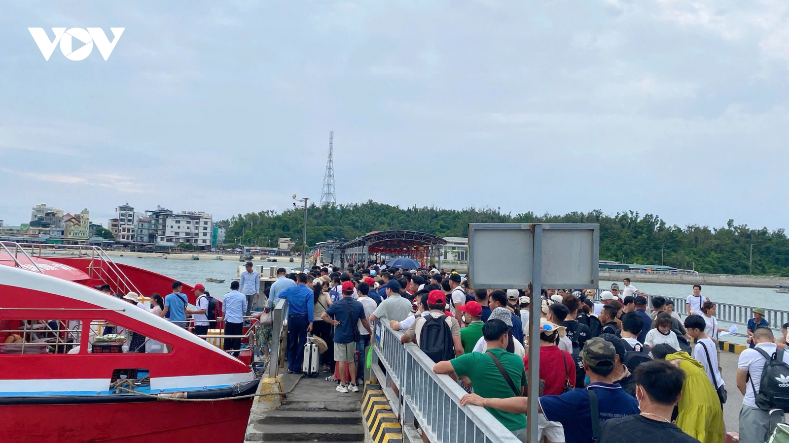 8.800 khách du lịch tại Cô Tô đã về đất liền