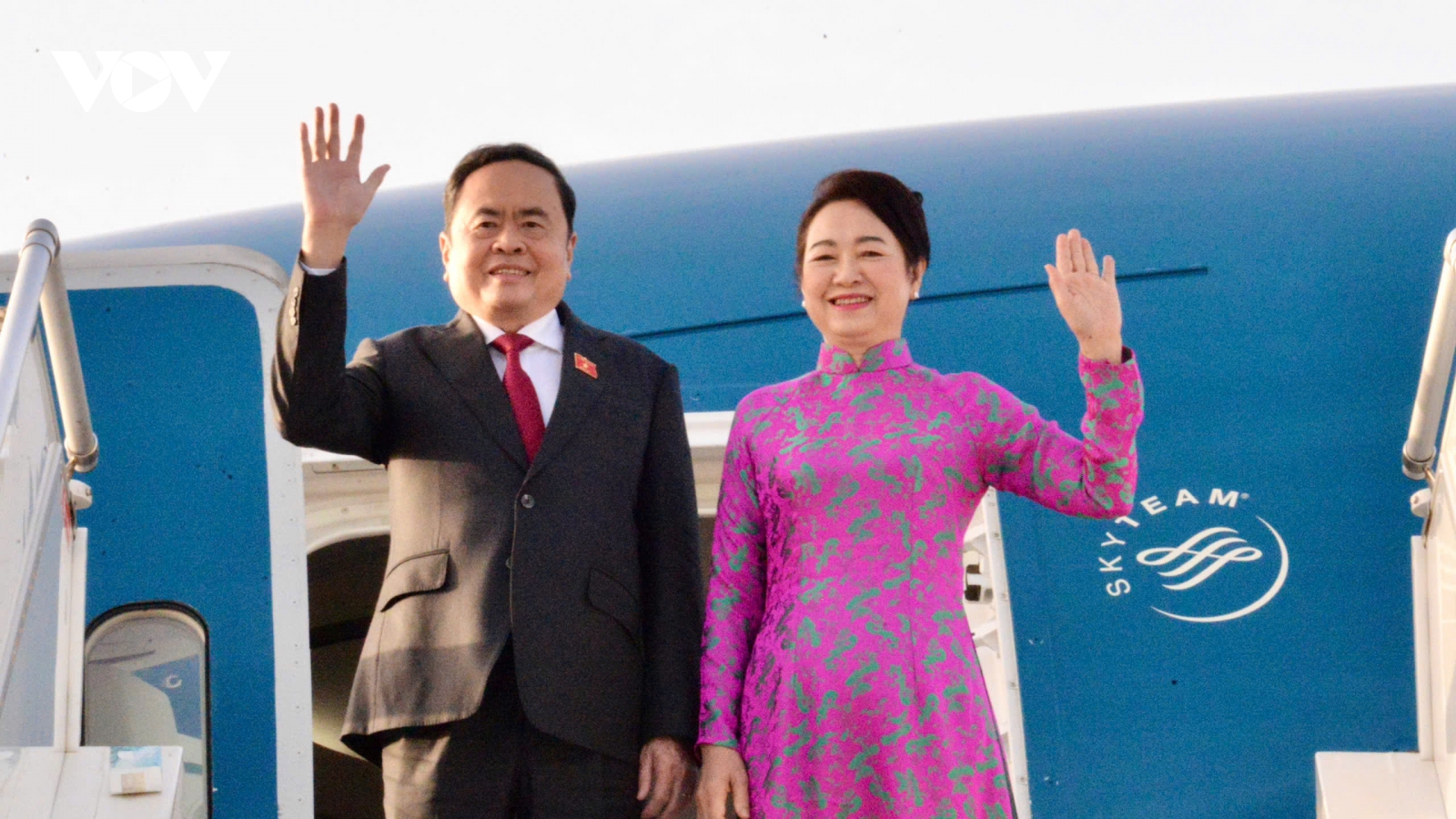 Chủ tịch Quốc hội và phu nhân bắt đầu thăm chính thức Vương quốc Maroc