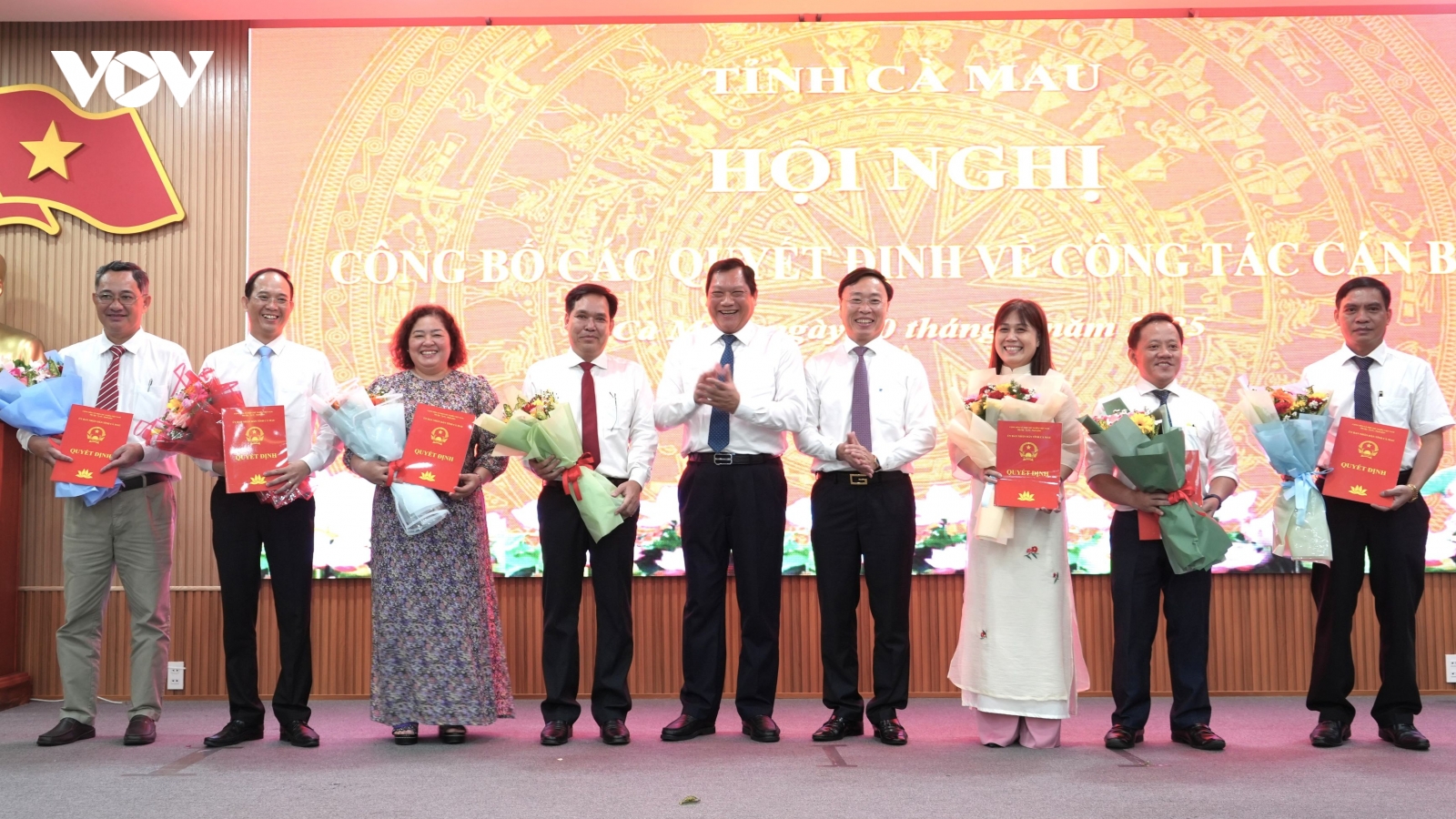UBND tỉnh Cà Mau công bố các quyết định nhân sự