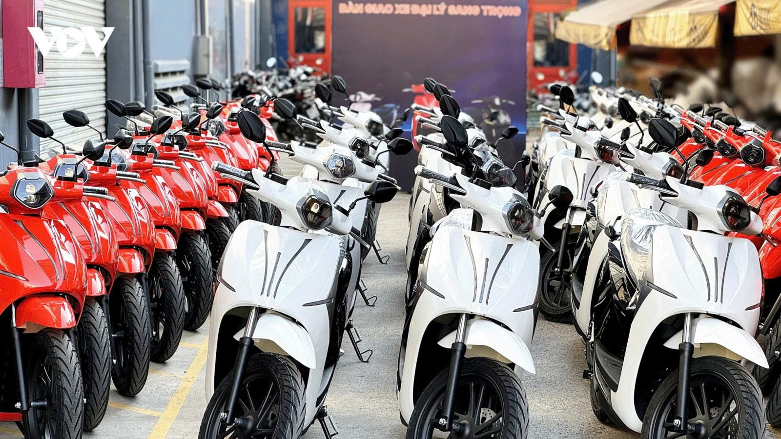 Bài toán chuyển đổi xe máy chạy xăng của Hà Nội và cơ hội từ chuyển đổi xanh