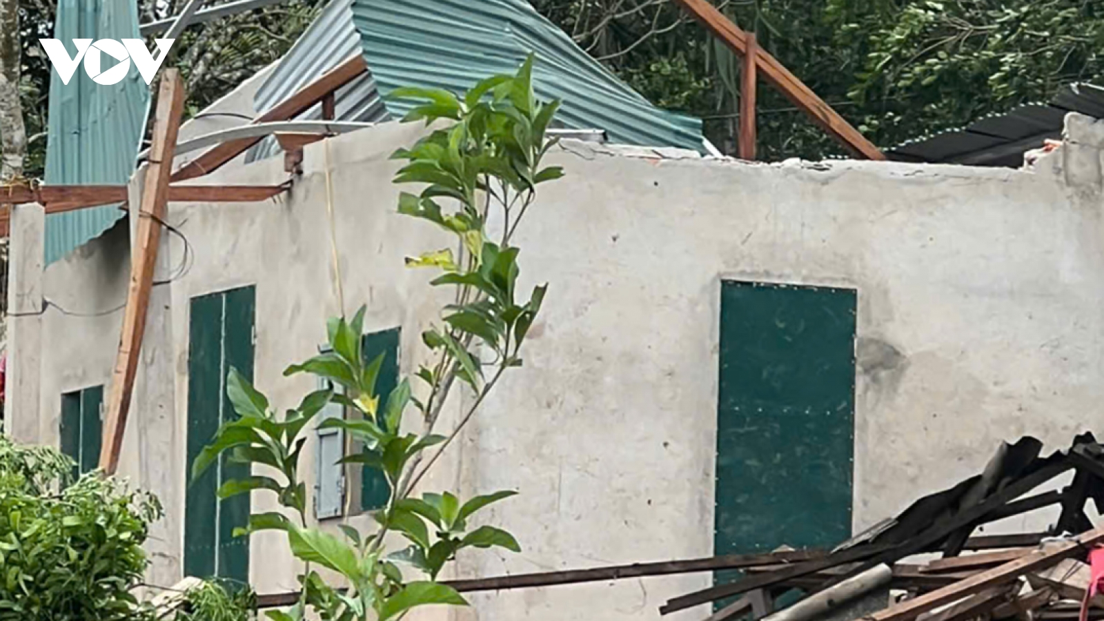 36 căn nhà ở Quảng Trị bị sập và tốc mái do giông lốc