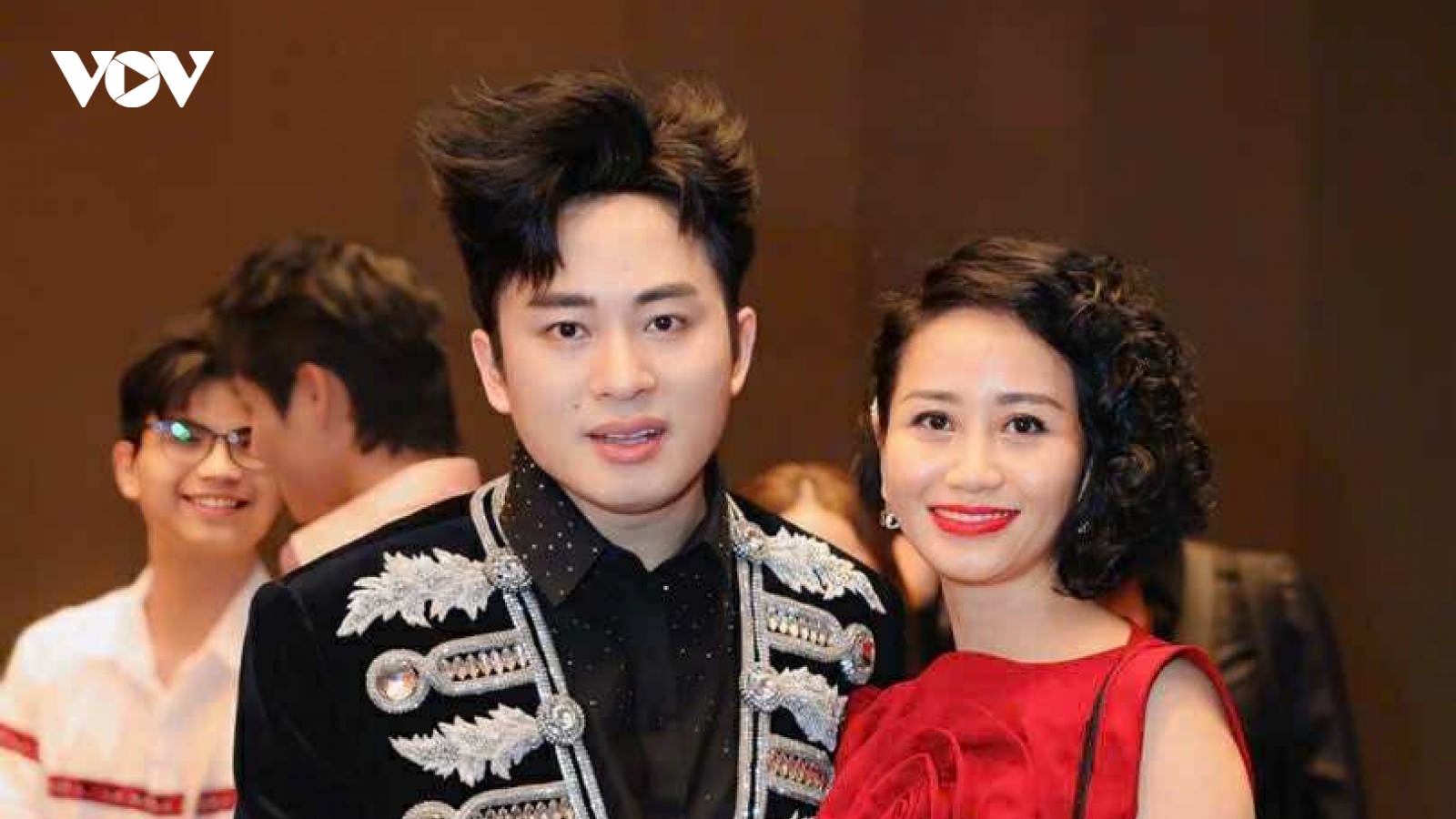 Nhạc sĩ Nhuận Phú mời ca sĩ Tùng Dương hát tác phẩm mới