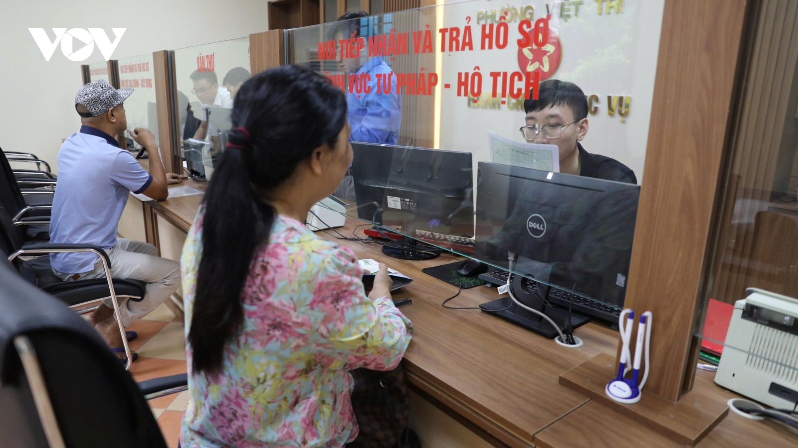 Người dân Phú Thọ hài lòng, phấn khởi trong ngày đầu vận hành chính quyền 2 cấp