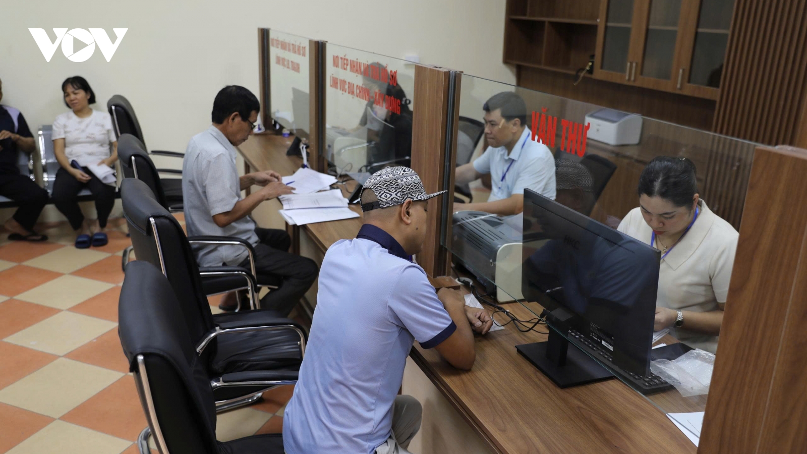 Phú Thọ yêu cầu xử lý “cò mồi” thủ tục đất đai tại Trung tâm hành chính công