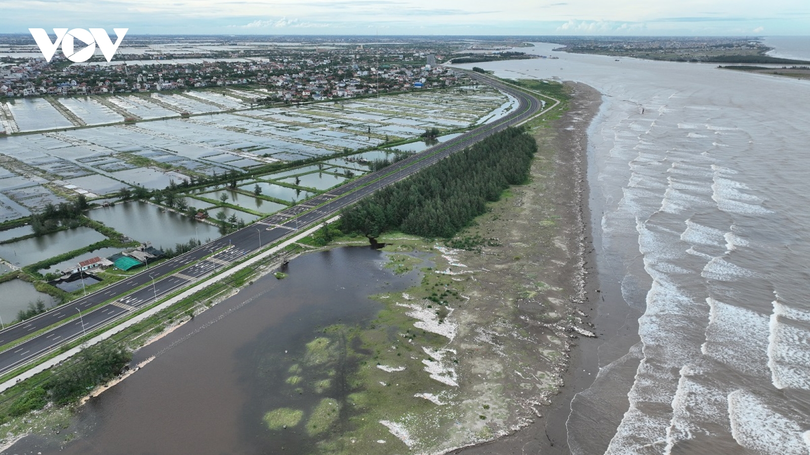 Ninh Bình tổng lực tiêu úng, hỗ trợ khẩn cấp người dân vùng bão phục hồi sản xuất