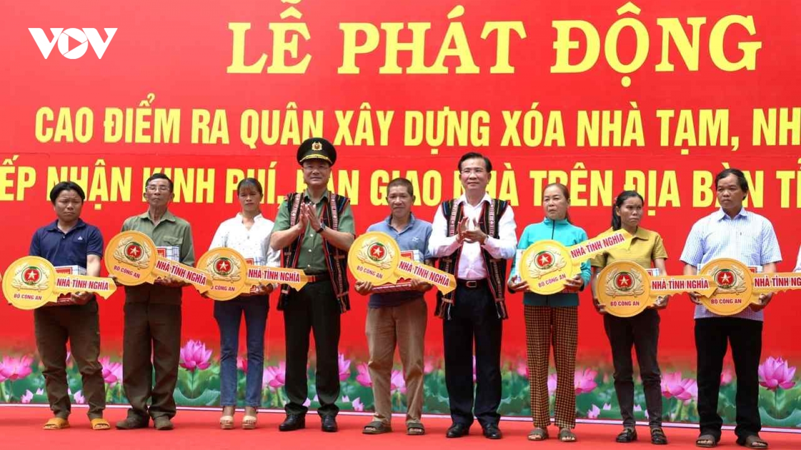 Những người chung tay xây nhà tạm, vai gánh trật tự an ninh