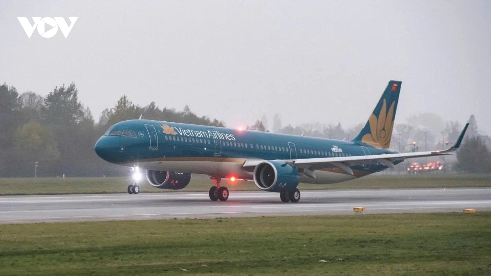 Typhoon Wipha forces widespread flight delays and cancellations to northern Vietnam