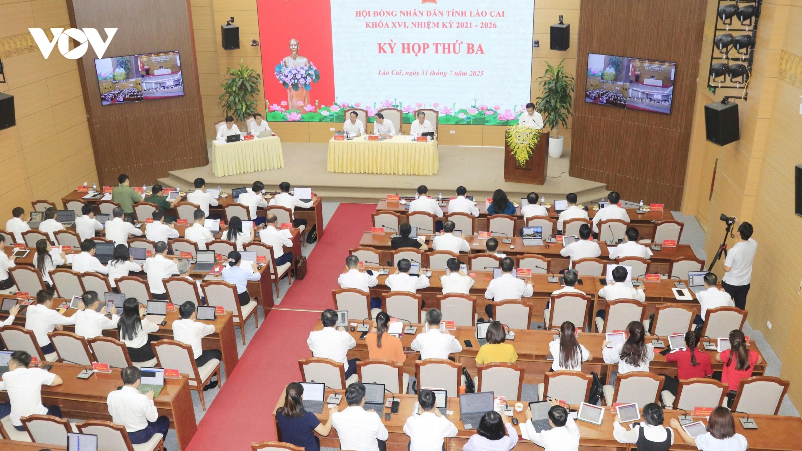 Lào Cai hỗ trợ cán bộ đến công tác tại trung tâm hành chính tỉnh và cấp xã