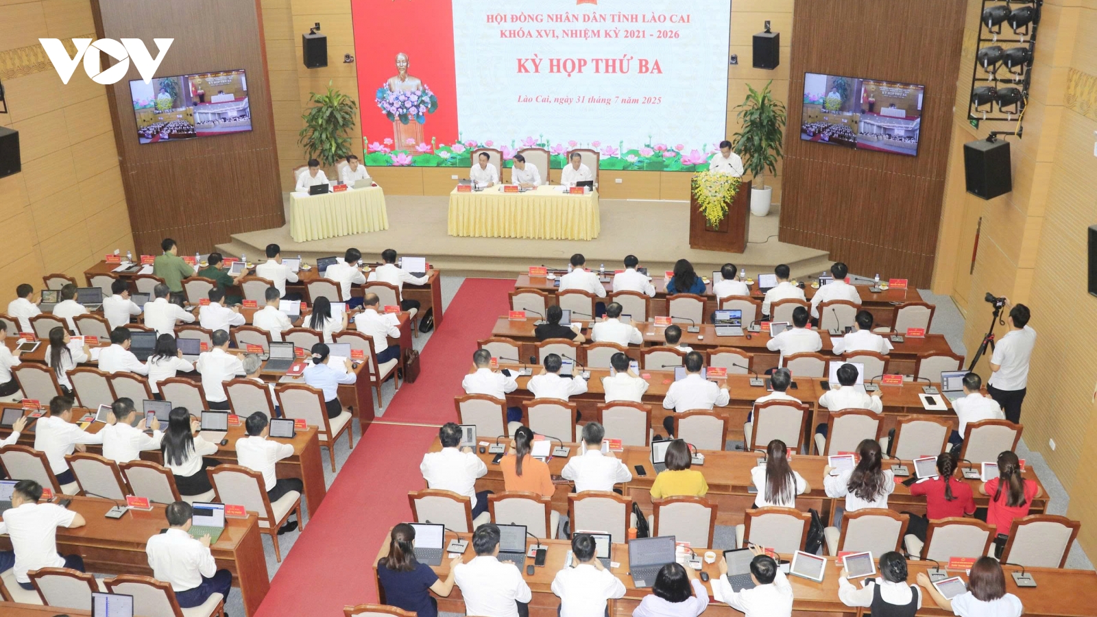 Lào Cai hỗ trợ cán bộ đến công tác tại trung tâm hành chính tỉnh và cấp xã