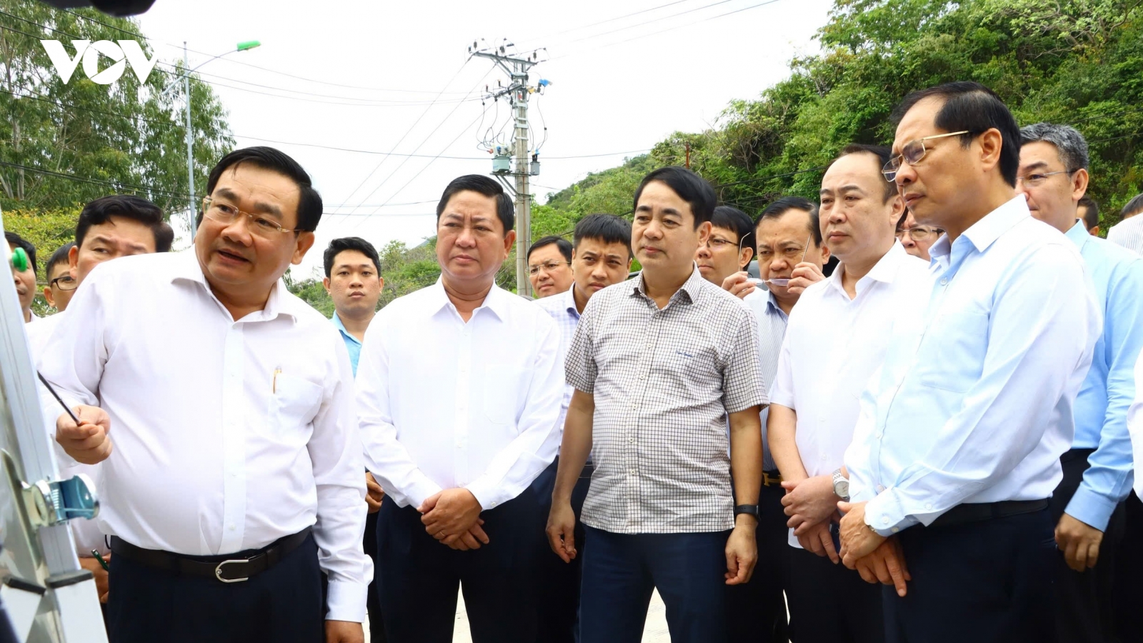 Phó Thủ tướng kiểm tra thực địa nơi triển khai nhà máy điện hạt nhân