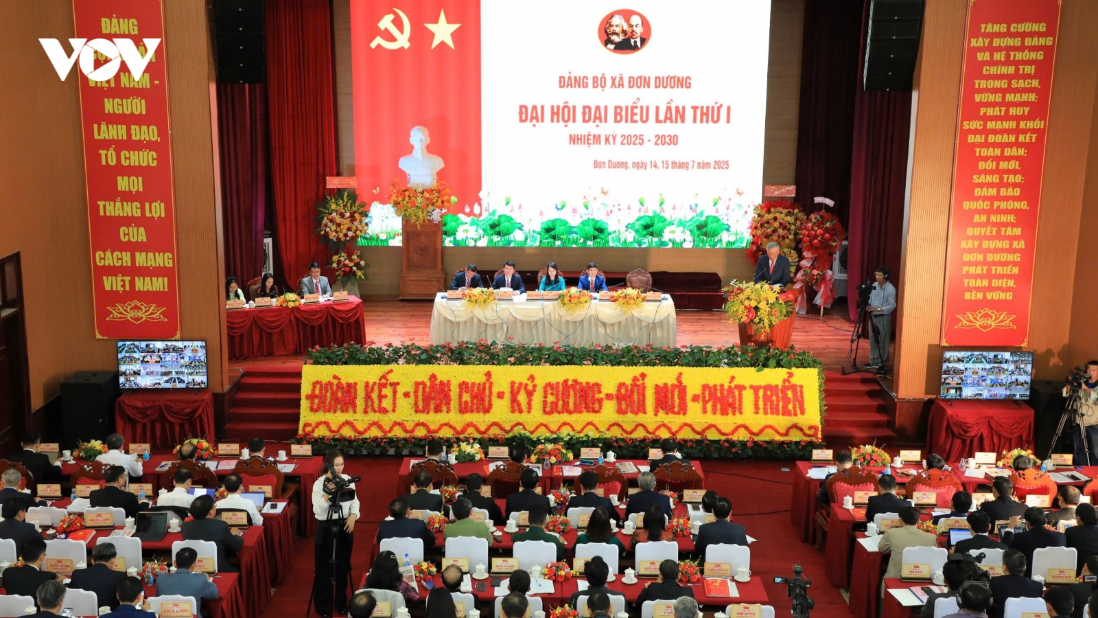 Phó Thủ tướng Nguyễn Hòa Bình dự Đại hội Đảng bộ xã điểm tại Lâm Đồng