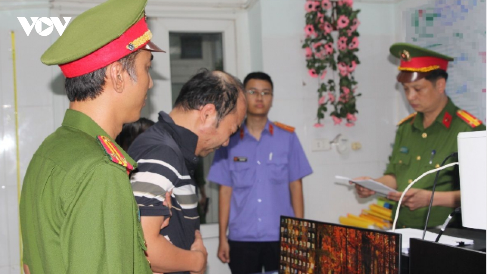 Tạm giữ hình sự lái xe ô tô gây tai nạn lao xuống sông, 3 người tử vong