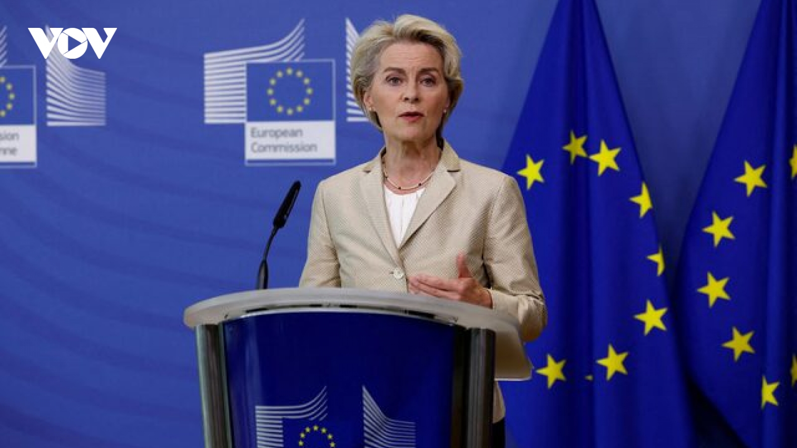 EU tạm hoãn các biện pháp trả đũa thuế quan của Mỹ cho đến tháng 8