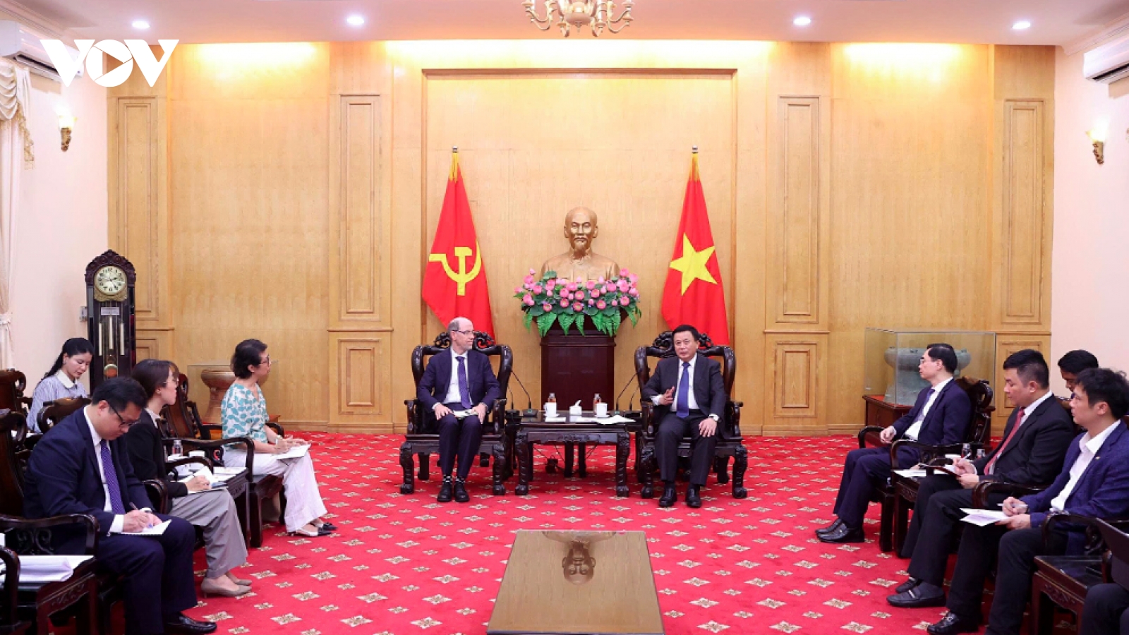 Vietnam and Google explore partnership to boost AI training