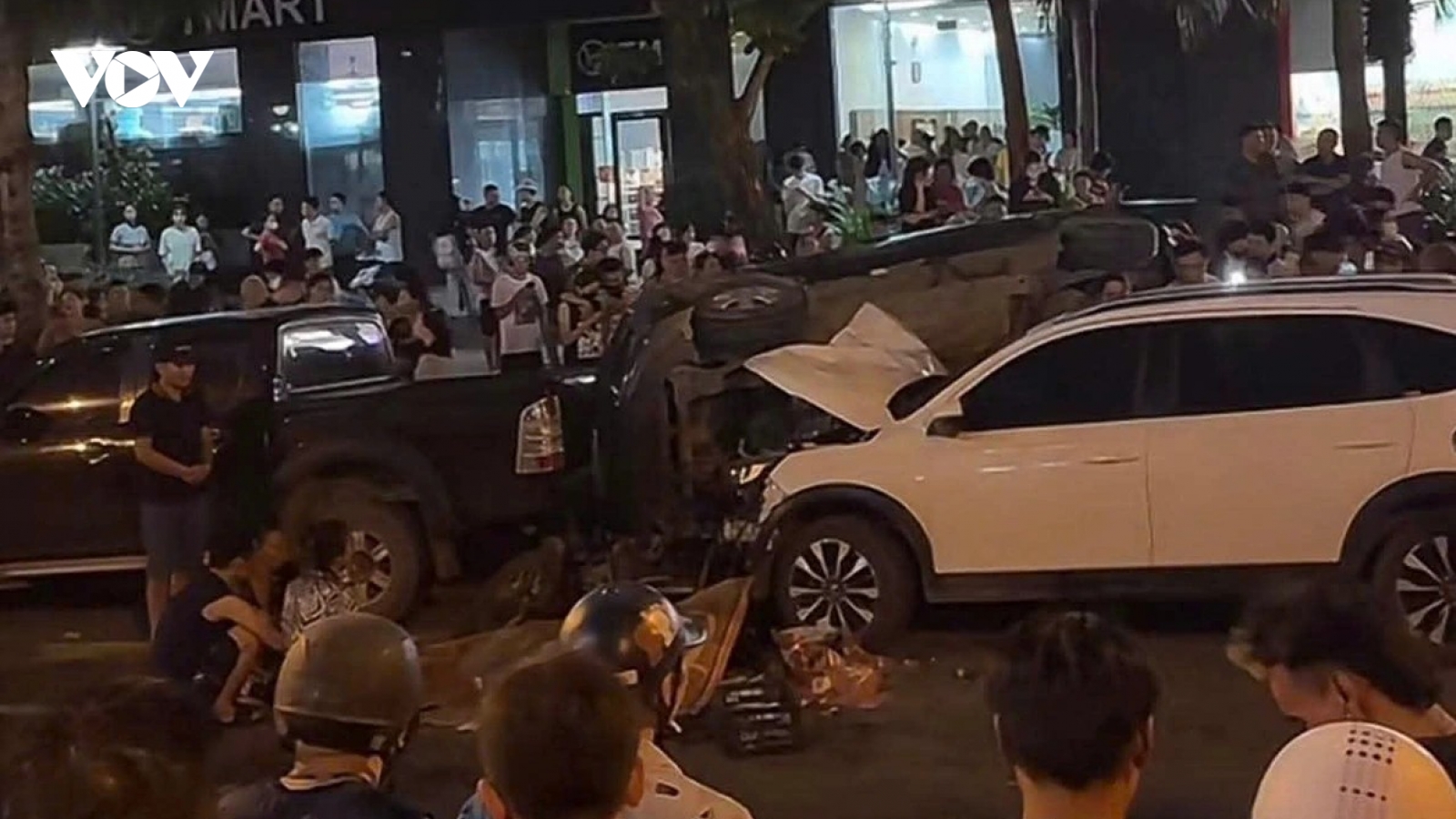Liên tiếp các vụ ô tô "điên" trên đường phố Hà Nội: Phạt nồng độ cồn lại "thưa thớt"?