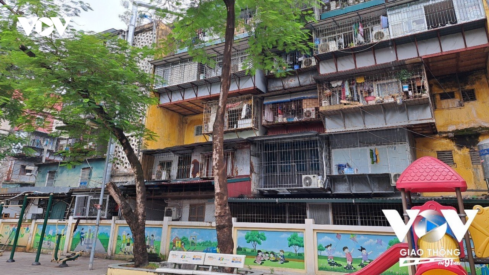 Xây dựng, cải tạo lại chung cư cũ: 20 năm vẫn "giậm chân tại chỗ"