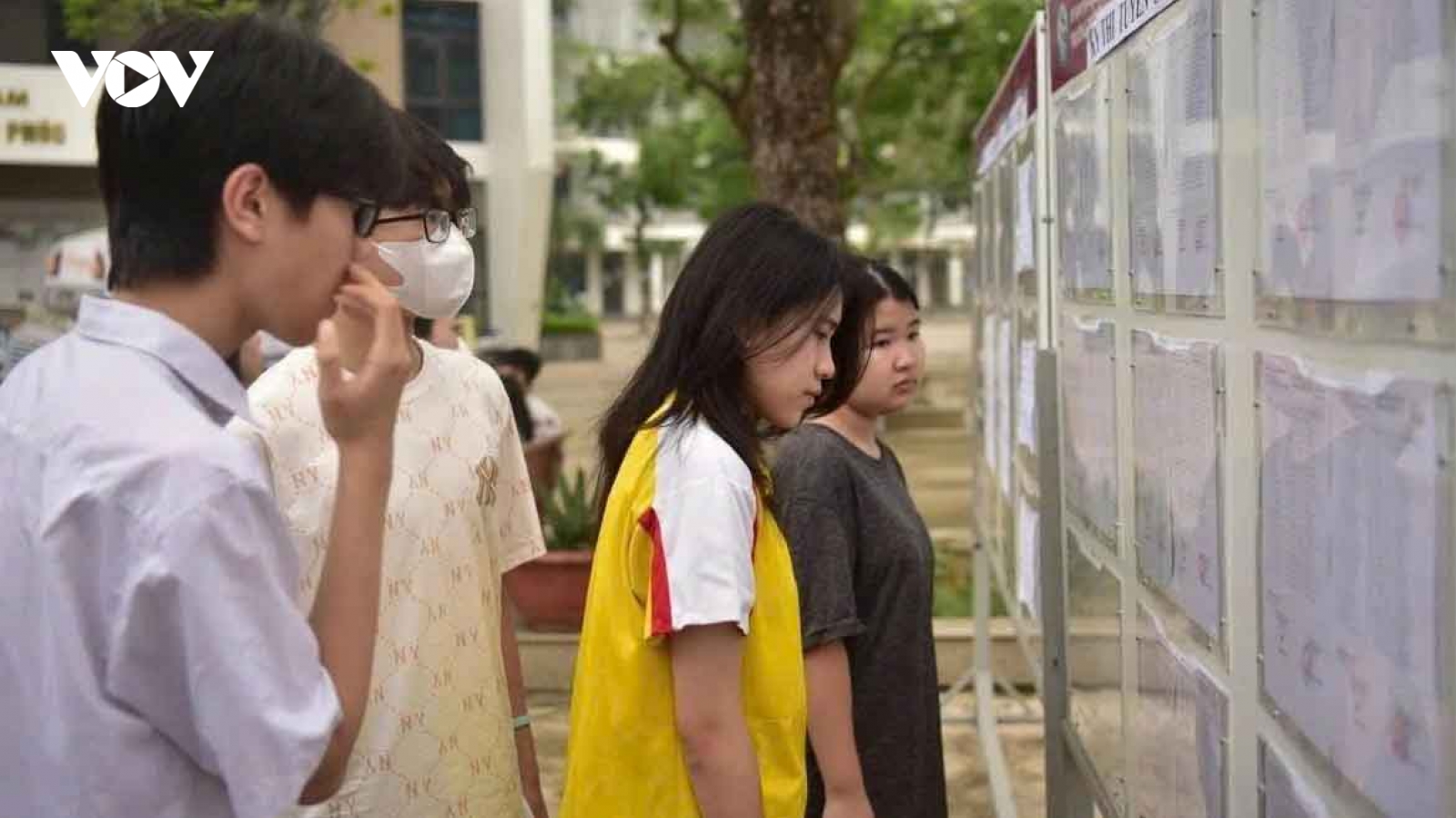 Top những trường THPT công lập tại Hà Nội có điểm chuẩn cao nhất