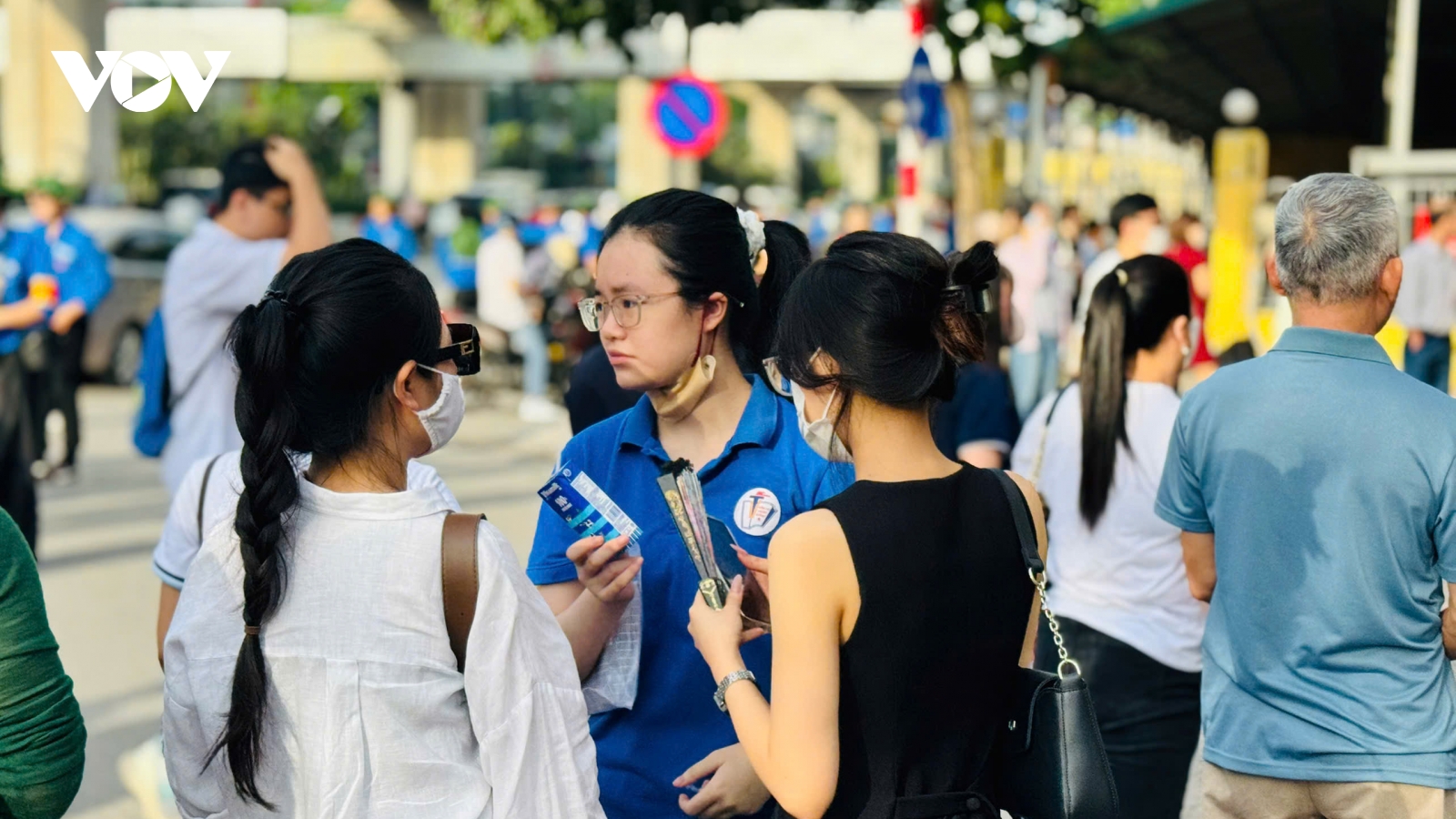Tuyển sinh lớp 10 ở Hà Nội: Trường top trên “vượt đỉnh”, trường vùng ven chạm đáy