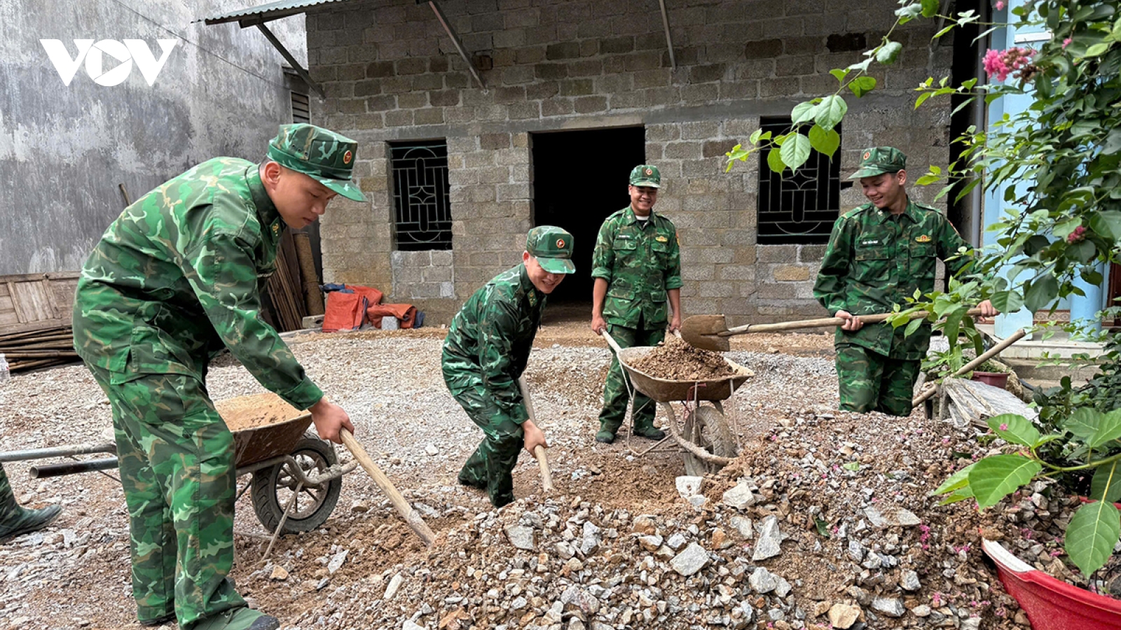 Bộ đội Biên phòng Cao Bằng góp sức dựng nhà, xây thế trận "lòng dân" nơi biên giới
