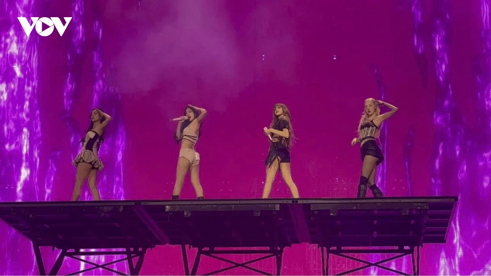 Người hâm mộ phản ứng trái chiều với ca khúc mới “JUMP” của BLACKPINK