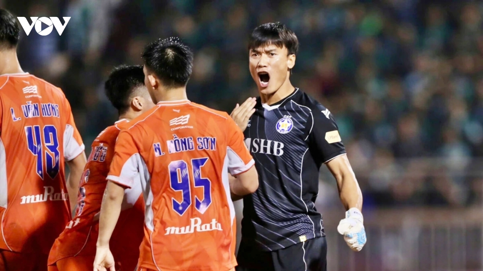 Bùi Tiến Dũng lọt top 10 thủ môn đắt giá nhất V-League 2025/2026