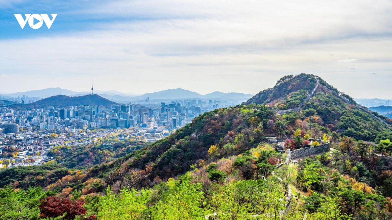 Leo núi trong thành phố - xu hướng du lịch hút khách ở Seoul