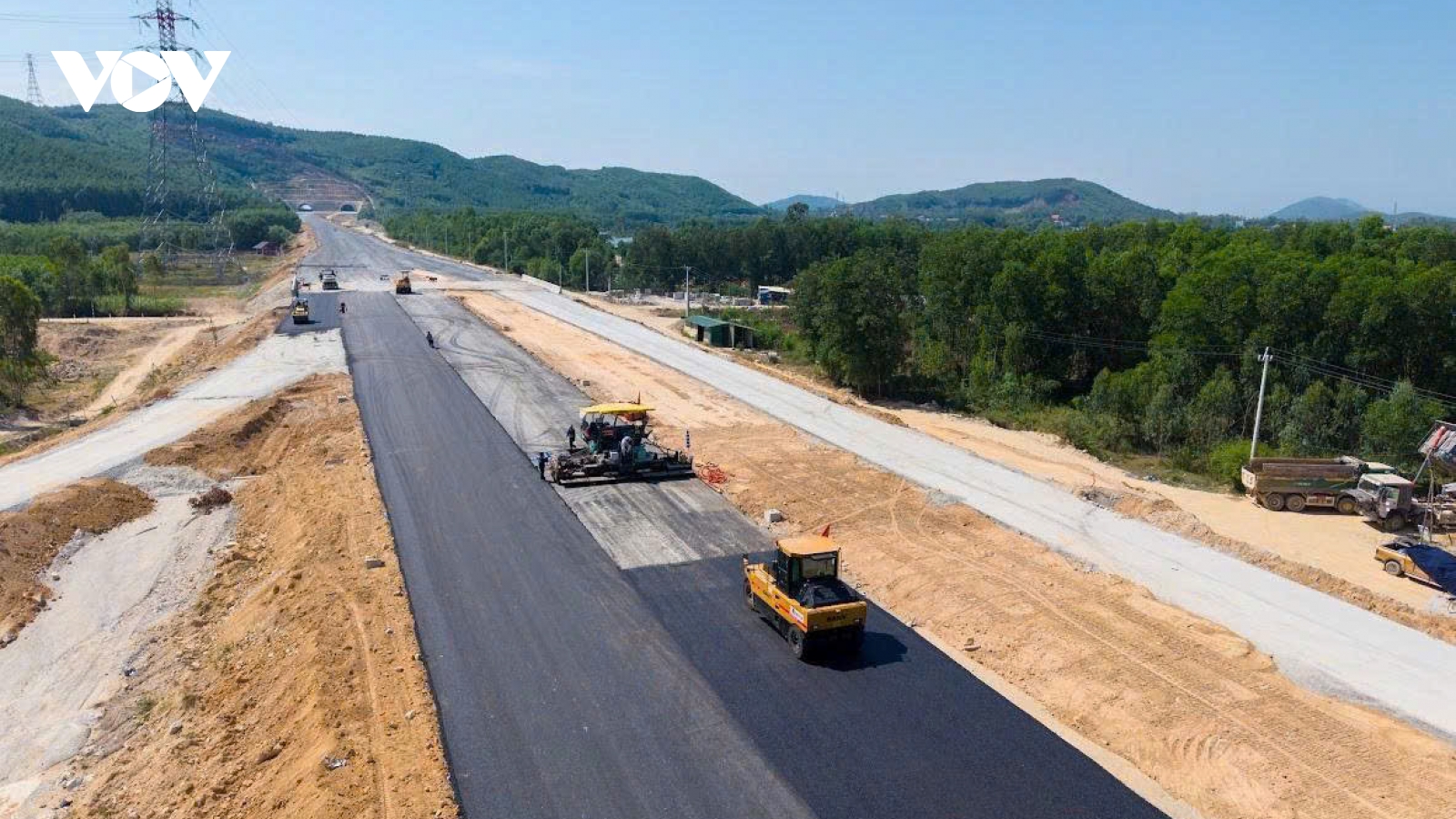 Yêu cầu Đà Nẵng, Quảng Ngãi bàn giao dứt điểm mặt bằng cao tốc Bắc-Nam trước 15/7