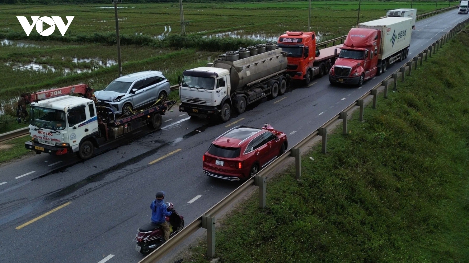 5 xe ô tô tông nhau liên hoàn trên đường tránh Đồng Hới, tỉnh Quảng Trị
