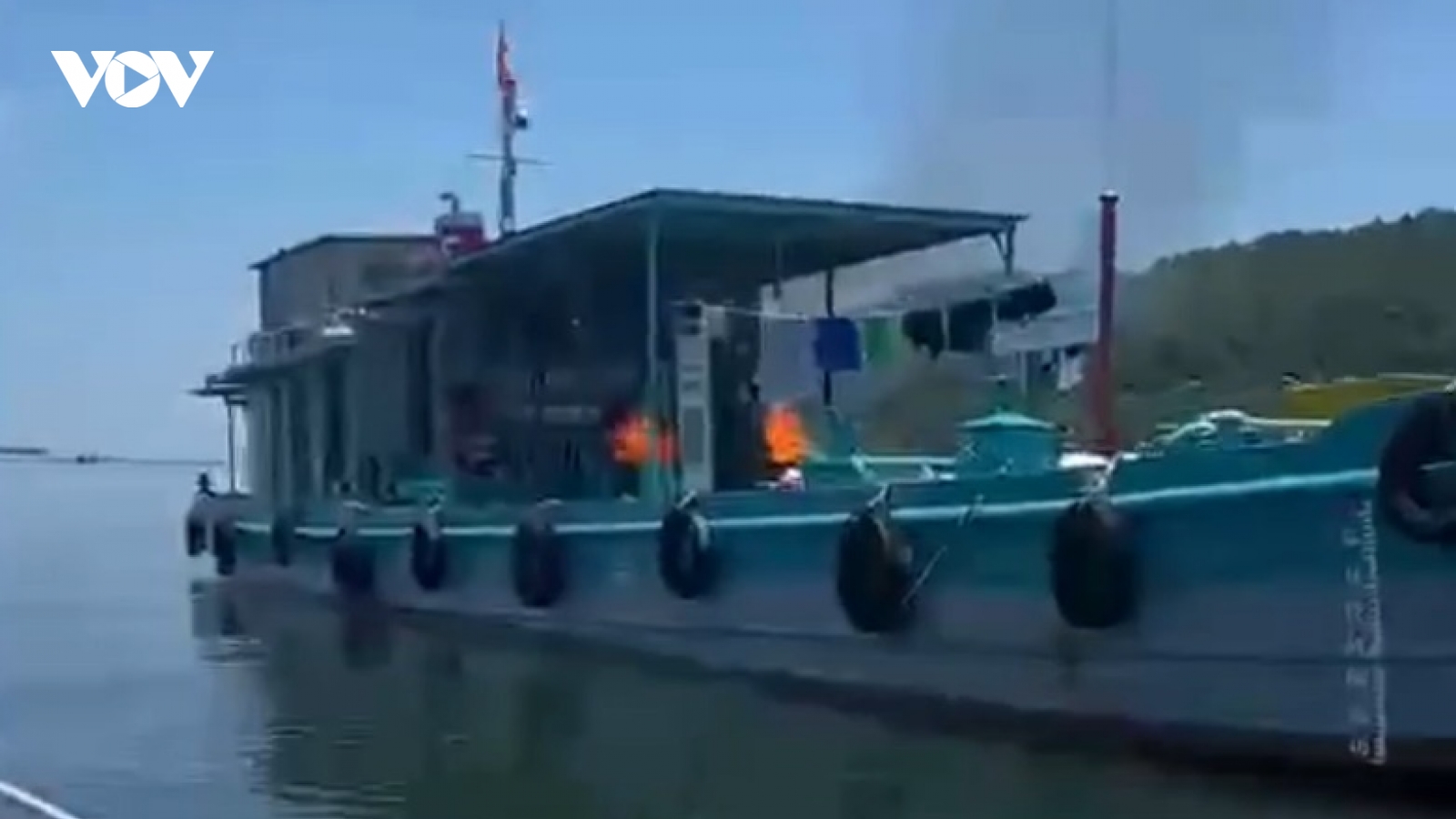 Cháy tàu chở xăng trên vùng biển Móng Cái, 3 thuyền viên bị thương