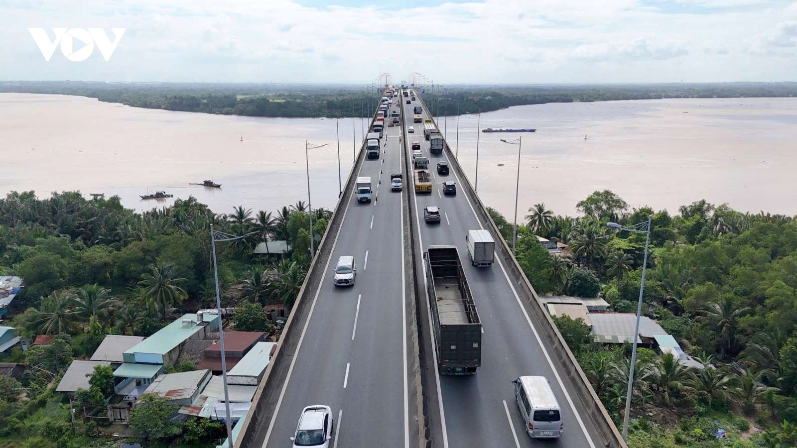 Sửa cầu Long Thành, mọi ngả đường về TP.HCM đều tắc