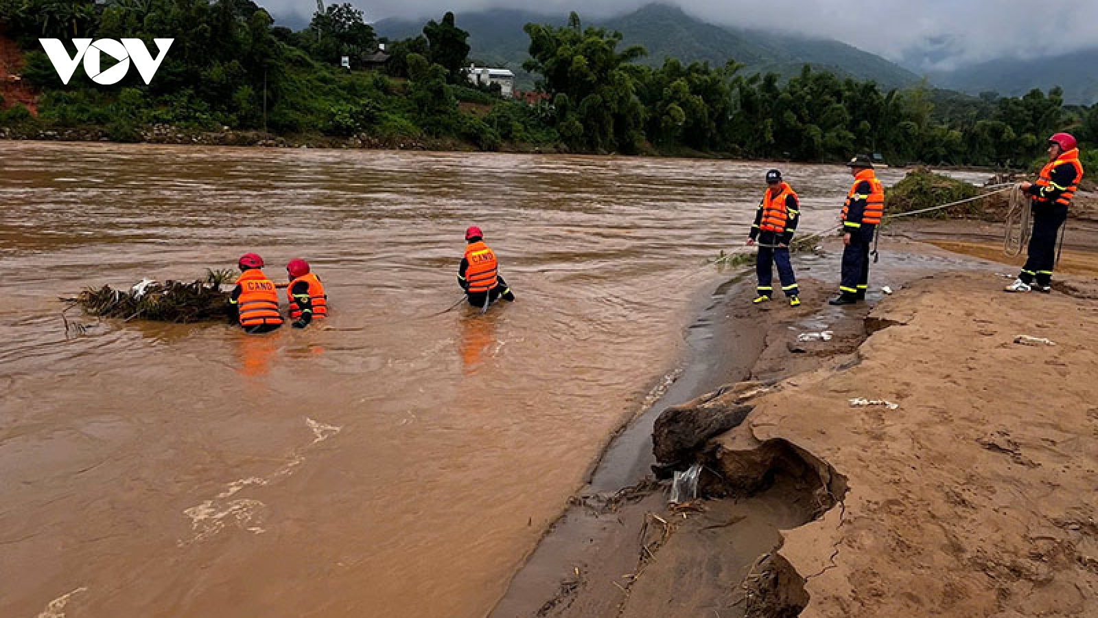 Gần 100 hộ dân vùng lũ Chiềng Sơ, Sơn La được bố trí ở các nơi an toàn