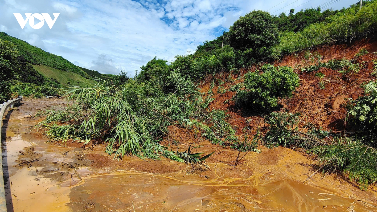 Sạt lở trên QL4G làm cô lập hoàn toàn các xã của huyện Sốp Cộp (cũ) với Sơn La