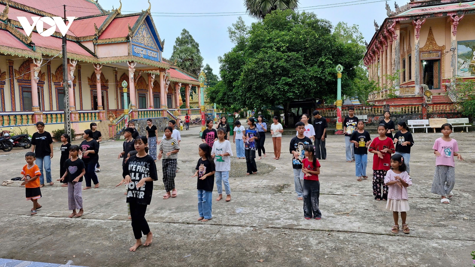 Gìn giữ và lan toả điệu múa truyền thống Khmer