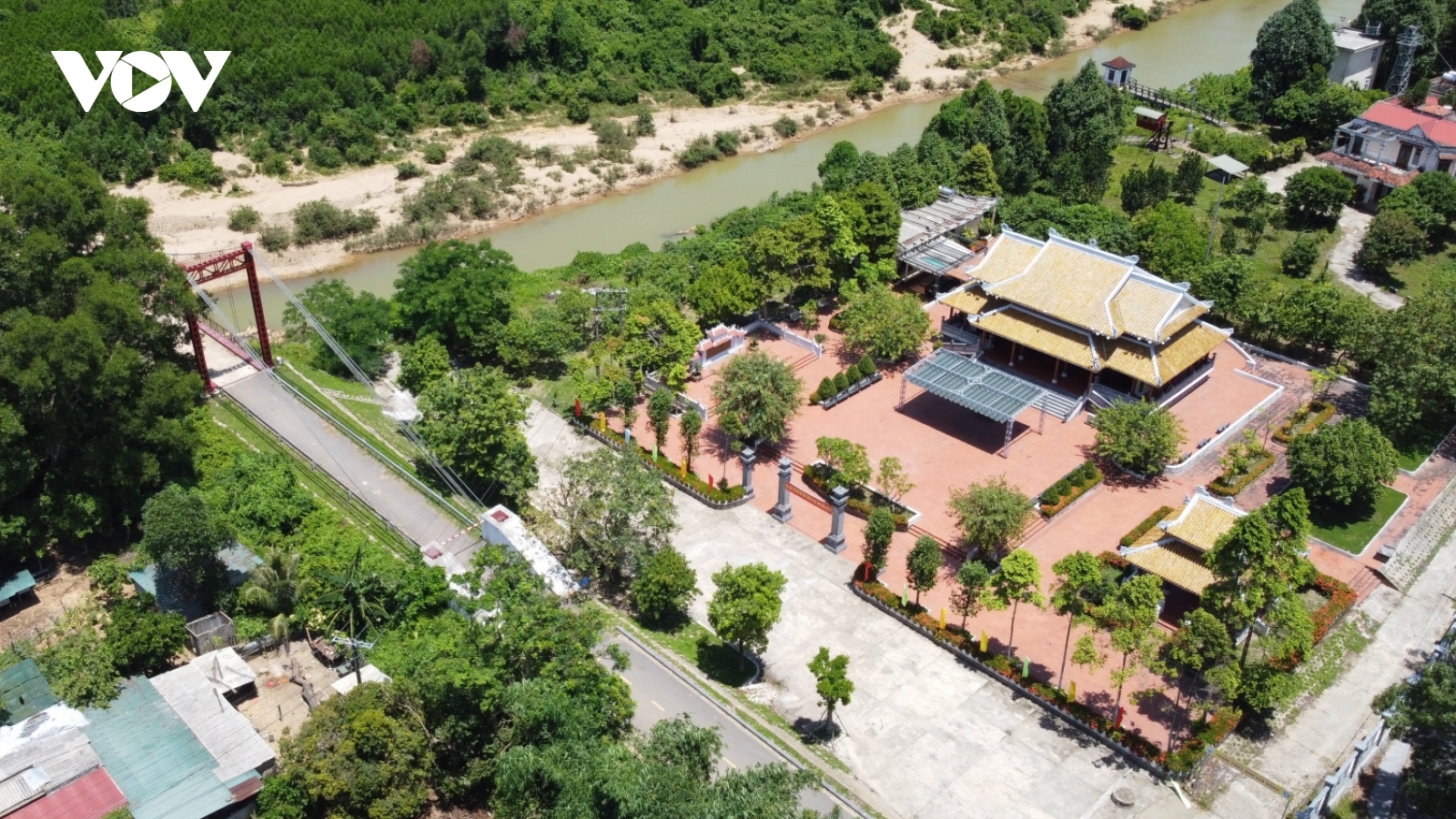 Đền thờ vọng 13.000 anh hùng liệt sĩ trên dãy Trường Sơn