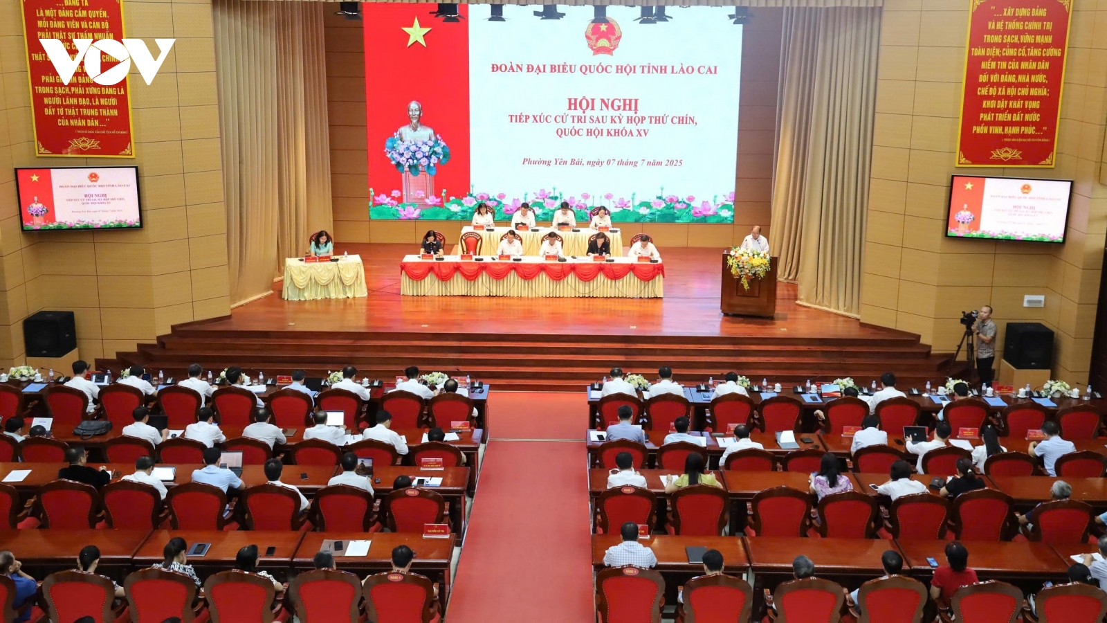Thường trực Ban Bí thư Trần Cẩm Tú tiếp xúc cử tri tỉnh Lào Cai