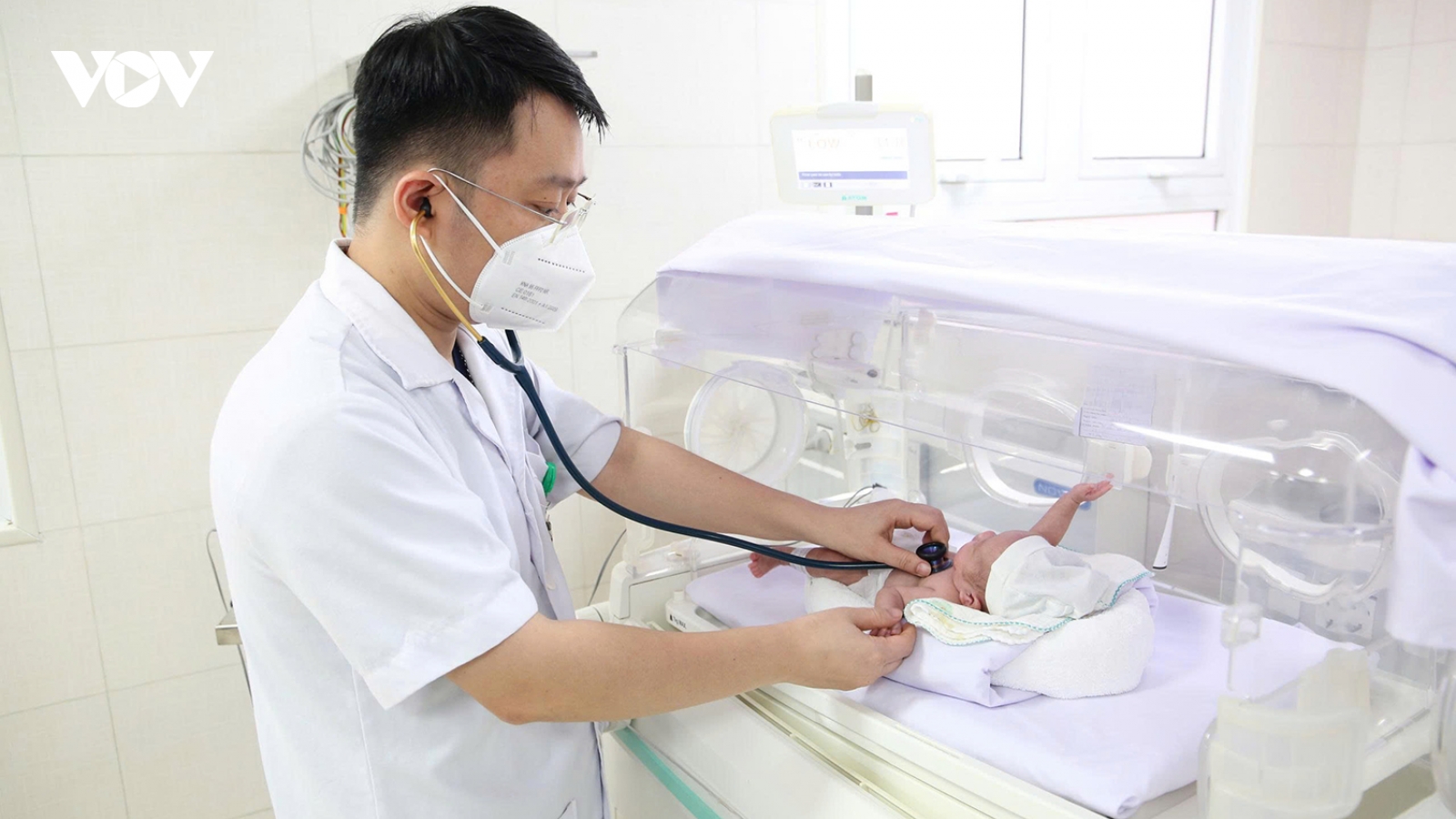 Hành trình kỳ diệu cứu sống bé gái sinh non chỉ nặng 550 gram