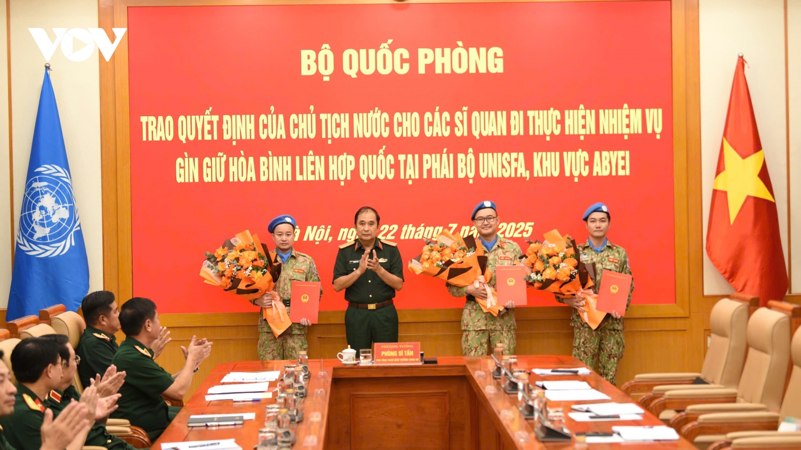 3 sỹ quan nhận quyết định của Chủ tịch nước đi làm nhiệm vụ ở Abyei