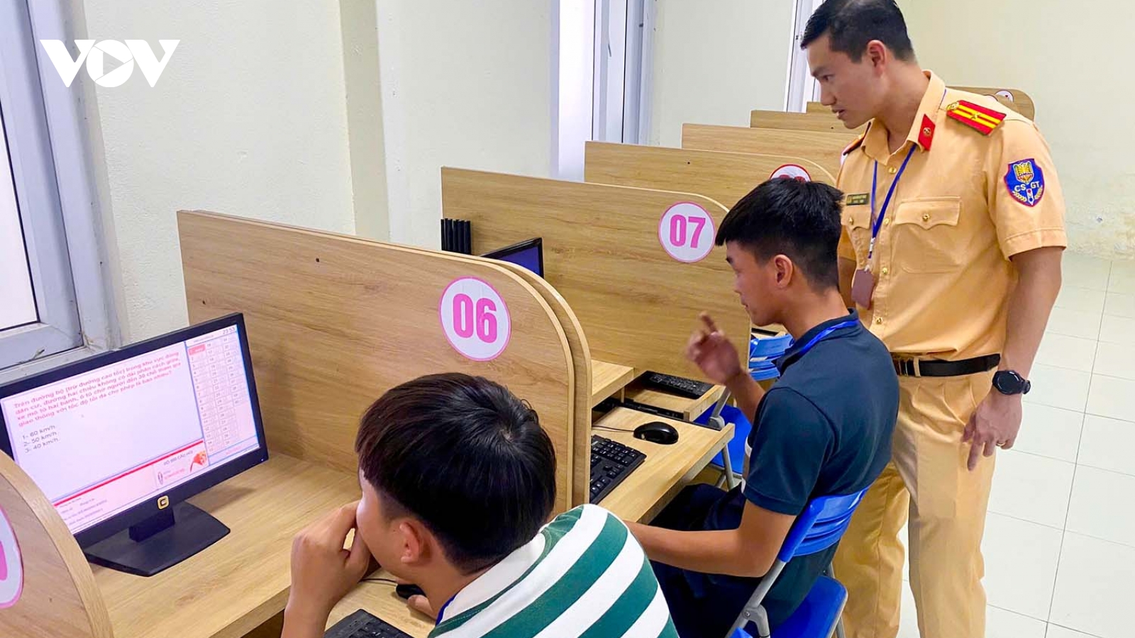Yêu cầu giải quyết dứt điểm tồn đọng về sát hạch, cấp đổi giấy phép lái xe