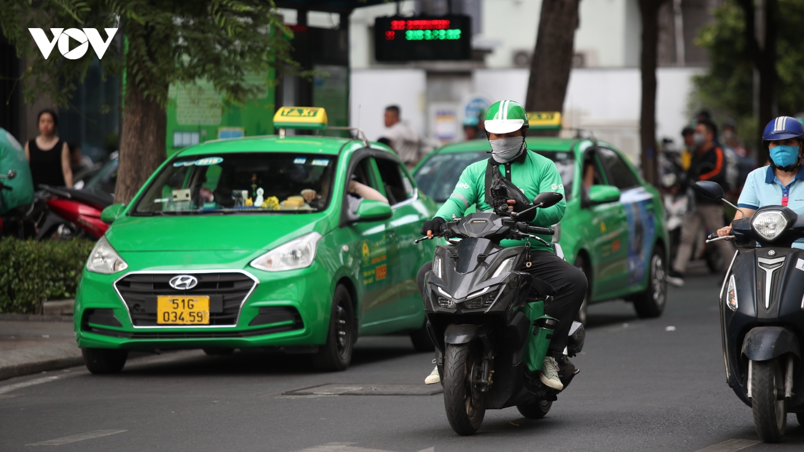 TP.HCM cấm hoàn toàn xe máy xăng cung cấp dịch vụ vận tải vào năm 2029
