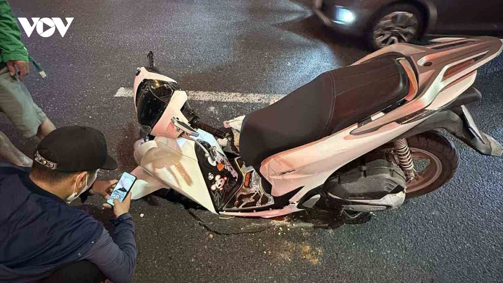 Nguyên nhân ban đầu vụ "hố tử thần" nuốt chửng xe máy SH ở Hà Nội