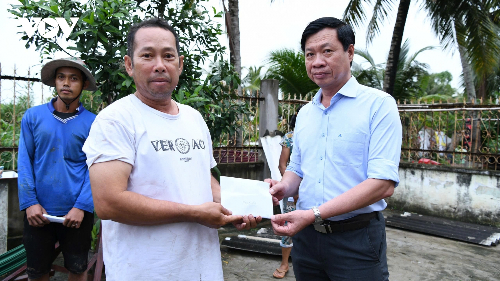 Cần Thơ hỗ trợ người dân khắc phục nhà cửa bị thiệt hại do lốc xoáy