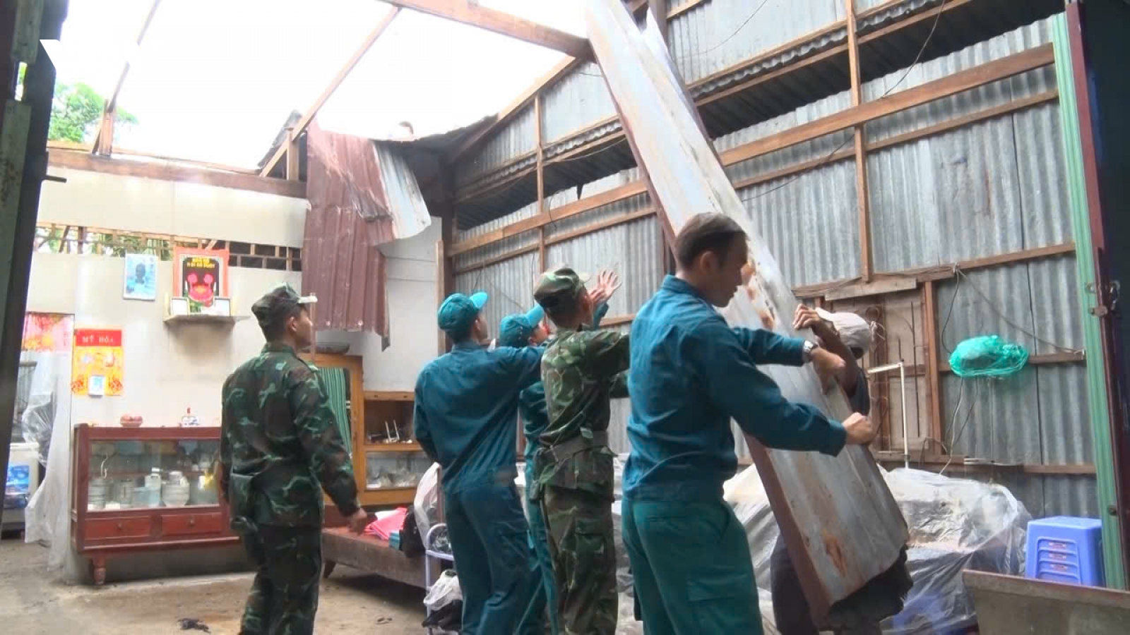 100 căn nhà ở An Giang bị sập và tốc mái do hoàn lưu bão số 3
