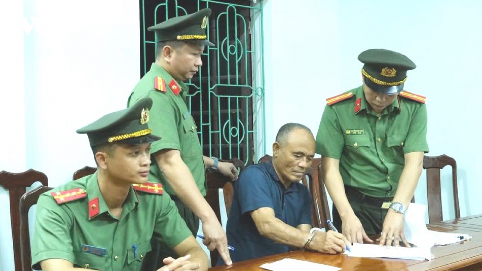 Bắt tạm giam đối tượng vu khống, xúc phạm uy tín các tổ chức Đảng và lãnh đạo các cấp