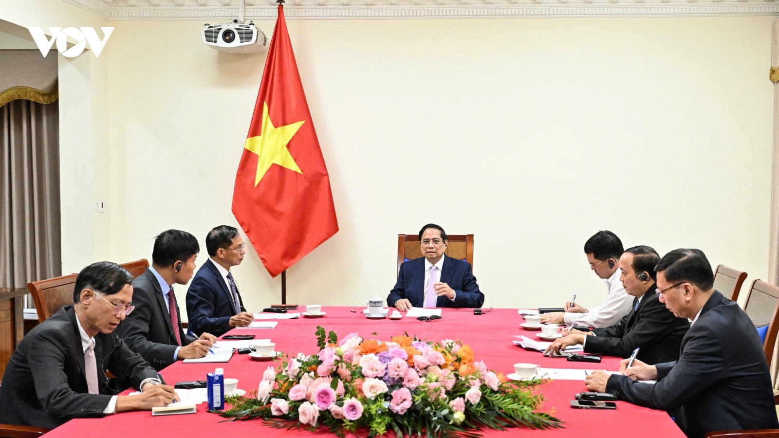 Thủ tướng Phạm Minh Chính điện đàm với Thủ tướng Malaysia Anwar Ibrahim